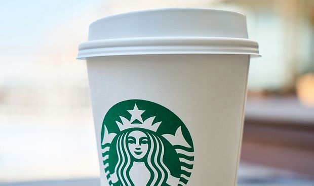 Un juez obliga a Starbucks a informar en sus cafés del riesgo de cáncer