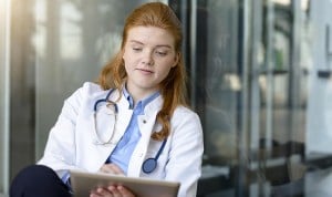 El examen MIR es una de las trabas que evitan los médicos que especializan en el extranjero.