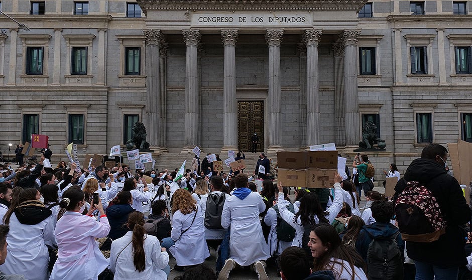 Suenan campanas de movilización médica desde las autonomías