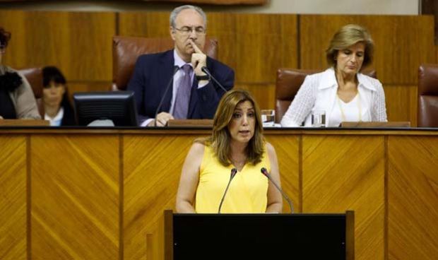 Susana Díaz pone cifra a la OPE en sanidad: 3.353 plazas para 2017