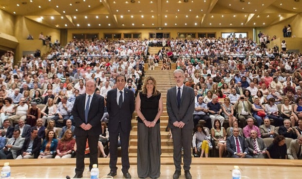 Susana Díaz quiere a todos los andaluces a 15 minutos de su centro de salud