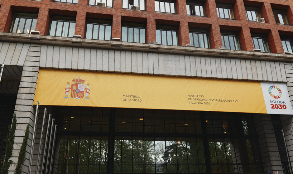 Sanidad ha decidido frenar el procedimiento por un fallo informático, mientras la Asociación MIR España denuncia "falta de transparencia"