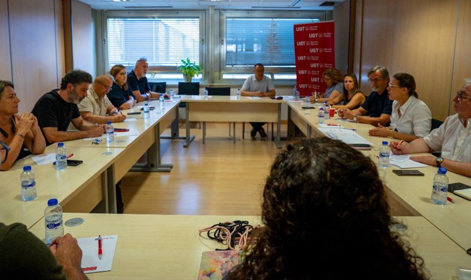 UGT y CCOO se reúnen para reclamar la jubilación parcial y la jornada de 35h en la sanidad pública