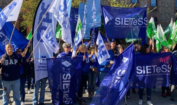 Técnicos sanitarios irán a la huelga en la sanidad catalana por derechos de carrera y salario