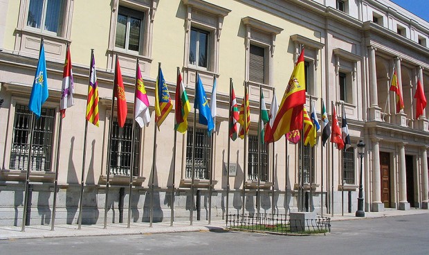 Banderas de España y Comunidades Autónomas