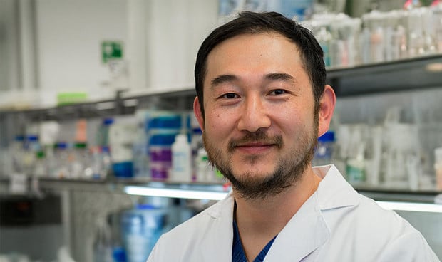 Tian Tian, líder del equipo preclínico del Grupo de Tumores Gastrointestinales Superiores y Endocrinos del VHIO trabaja en soluciones con CAR-T para un cáncer agresivo