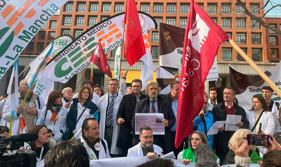 CESM y SMA han contactado con Apemyf para aparcar sus diferencias y que se sume a los paros contra el Estatuto Marco.