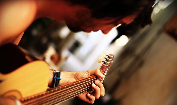 Tocar un instrumento cambia la conexión de las redes neuronales