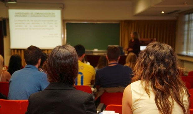 Todas las carreras pierden universitarios en España, menos sanidad y artes