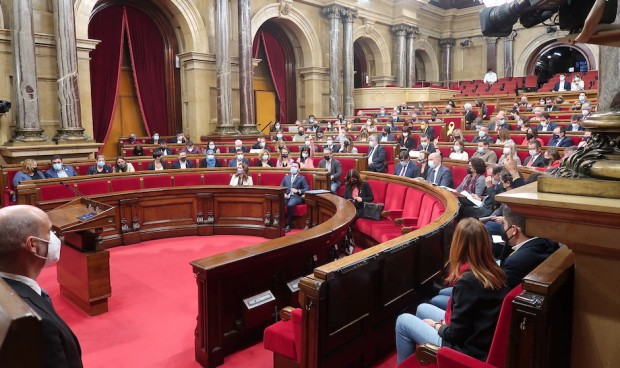 Todo el Parlament aprueba abonar la paga extra de 2014 a los sanitarios