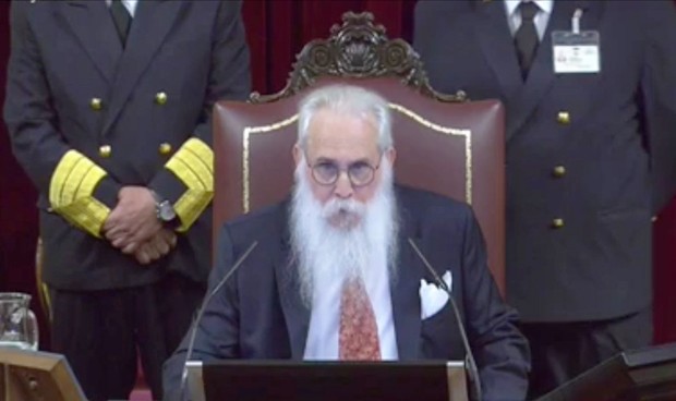 Todos los focos políticos y mediáticos sobre el médico 'Valle Inclán'