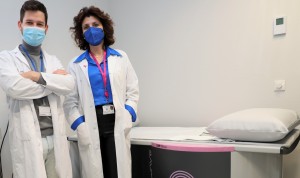 Daniel Álvarez y Cristina Romero, del Hospital de Toledo, lideran el Proyecto Mammowave, que trata de mejorar el diagnóstico en cáncer de mama y evitar la radiación
