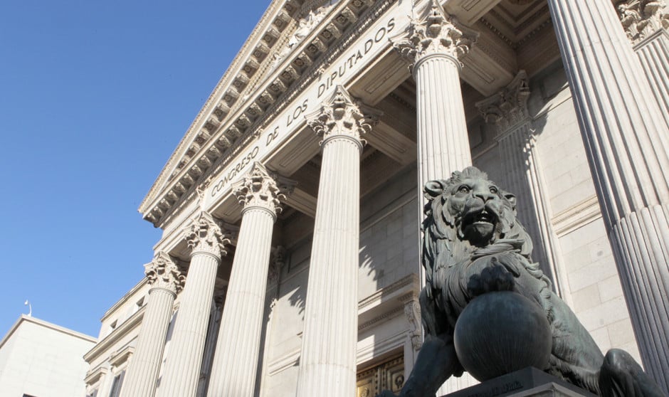 Fachada del Congreso, que abordará los acuerdos en torno a la jubilación anticipada de la sanidad