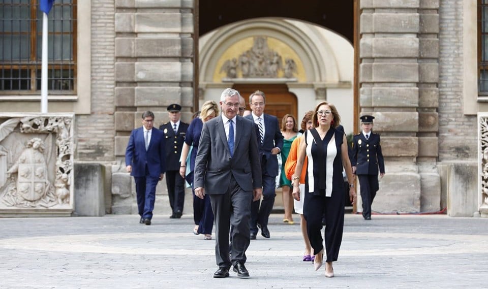 Toma de posesión con tintes históricos para unificar un Gobierno a 4