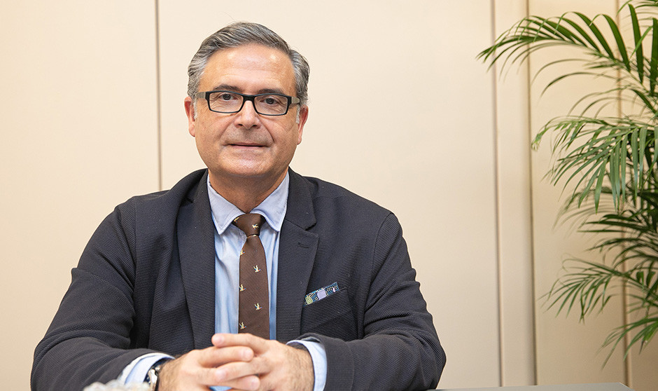 El médico Lorenzo Armenteros advierte de que el carbón activado "no tiene  respaldo científico" salvo en casos excepcionales como intoxicaciones agudas.