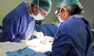 Torrevieja y Vinalopó mejoran en 77 días la espera quirúrgica de la pública