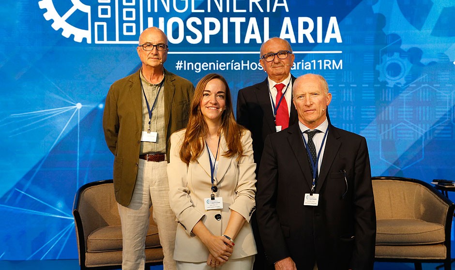  Pablo Gil; Martín Herrero; Ana Gómez y Francisco Buzo en el XI Encuentro de Ingeniería Hospitalaria.