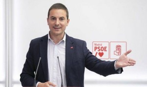 Juan Lobato, secretario general del PSOE de Madrid, presenta su lista electoral con sanitarios