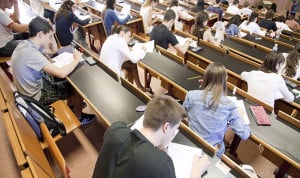 Tres pruebas para entrar a Medicina sin nota de corte ni de PAU en España