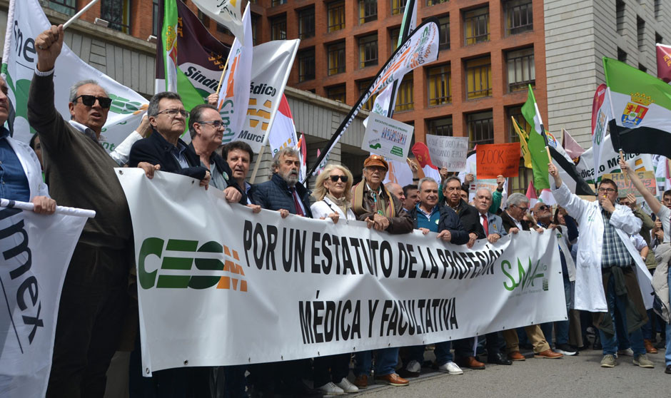 Manifestación a favor del Estatuto médico, que cuenta con varias vías legales para impulsarse sin la iniciativa del Gobierno