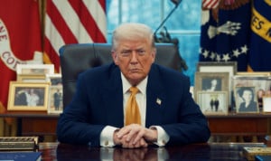 Donald Trump firma una orden ejecutiva para imponer aranceles de hasta el 100% a las farmacéuticas que no fabriquen en EE.UU. Más información en RM.