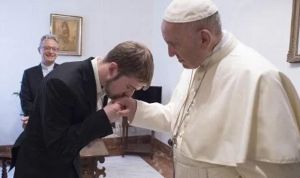 Última baza del Papa Francisco por el bebé que Reino Unido ha desconectado