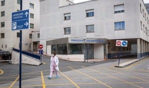 Un centenar de médicos extranjeros buscan una plaza desierta en Osakidetza