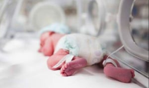  Un informe cribado neonatal conjunto de la AME y la IDCG analiza si el podría aplicarse de forma generalizada a todos los recién nacidos en España