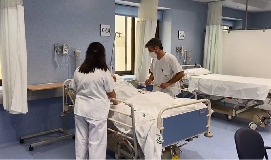 Los médicos reclaman que los facultativos puedan emitir bajas desde el hospital y están preparando un documento para ver cómo aplicar la ley.