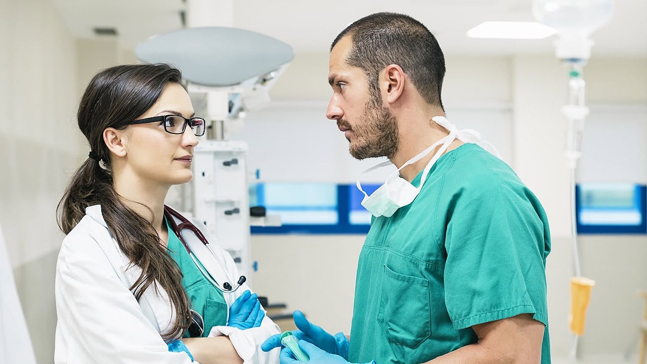 Las redes sociales se han 'incendiado' con un acalorado debate entre sanitarios por la huelga del 13 de junio