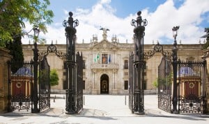 Un estudiante accede a Medicina en la Universidad de Sevilla con un 14
