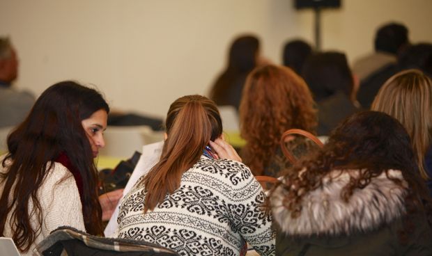 Un estudio afirma que las estudiantes de Medicina subestiman su intelecto