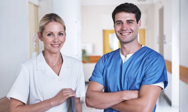 Un estudio revela la discriminación en Enfermería: ellos ganan un 10% más