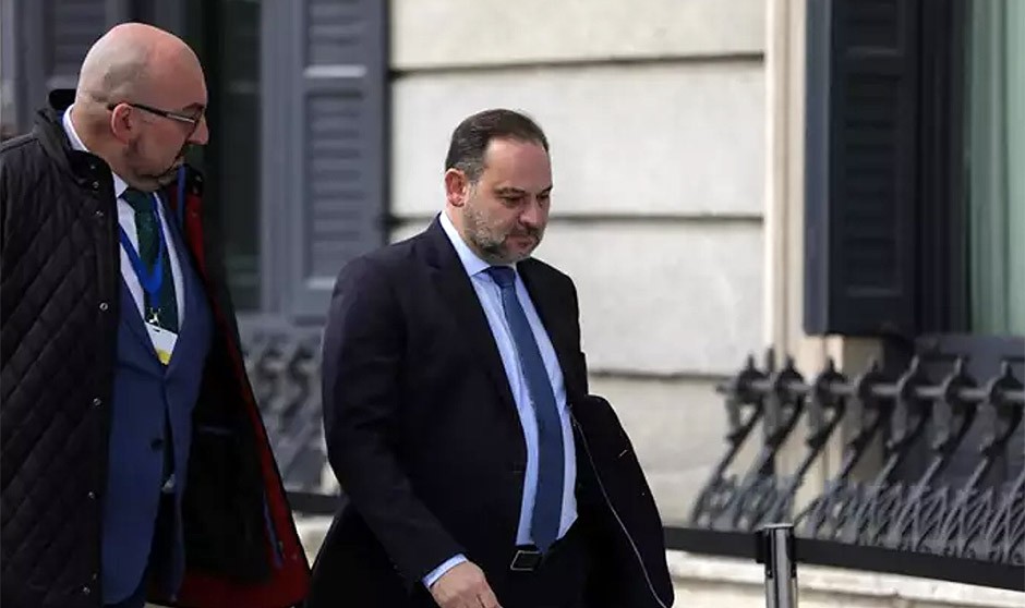 Un exasesor de Ábalos, detenido por presunta corrupción en la compra de mascarillas durante la pandemia