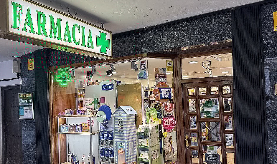 Un farmacéutico revela su jornada real: "Doce horas y ni un euro extra"