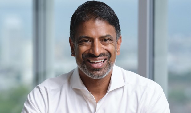 Vasant Narasimhan, CEO de Novartis, que presenta grandes avances en cáncer de mama metastásico.