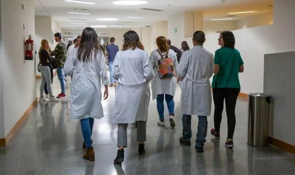 Un grupo de música 'pone en jaque' la llegada de los MIR23 al hospital