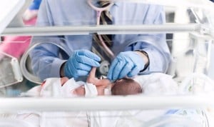 Un hospital de Logroño cambió por error a dos bebés en 2002