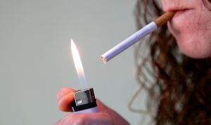 Un juez avala que una paciente con EPOC reciba pensión aunque siga fumando