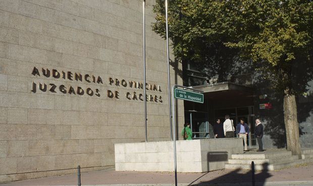Un juzgado autoriza el traslado de una joven en coma en Cáceres