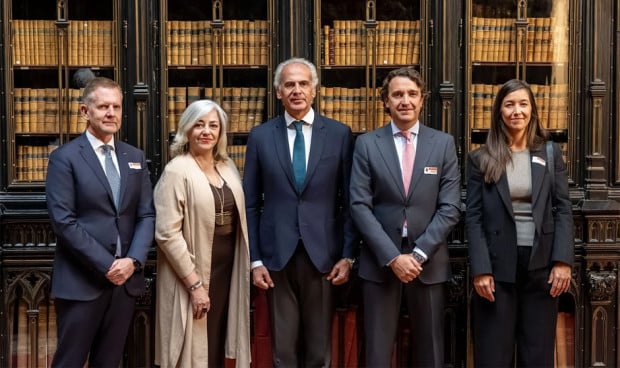 César Hernández y Pablo Crespo, durante la Jornada organizada por Fenin en el Senado.