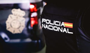 Un médico acoge en su casa a un paciente amenazado de muerte por un okupa.