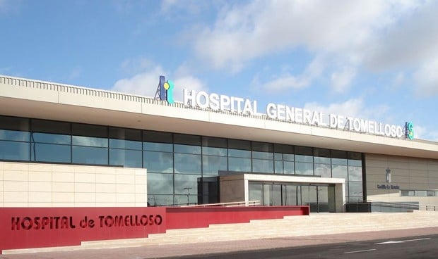 Un médico saca una navaja a sus jefes por no renovarle en Tomelloso