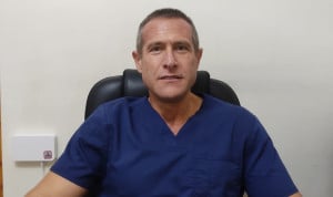 Un médico veterano pasa del frente de guerra y la cárcel al 'top 3' del MIR