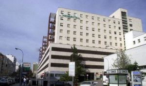 Un paciente agrede a un médico lanzándole un bote de jeringuillas usadas