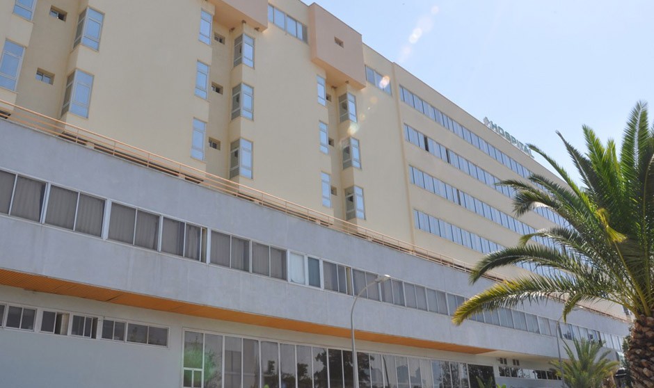 Un paciente le rompe la nariz a un médico al negarse a ser hospitalizado 