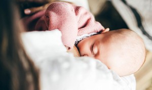 Un permiso de maternidad de 6 meses para fomentar lactancia y natalidad