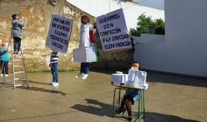 La Semana Santa ha traído algo de polémica a la comunidad médica de España con la quema de dos muñecos de sanitarios