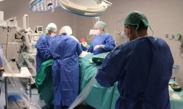 Un taller de "cocina médica" revoluciona la destreza quirúrgica estudiantil