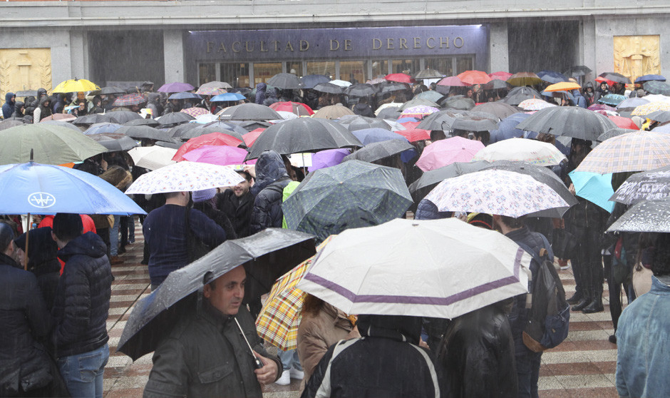 Aspirantes al MIR, algunas de cuyas sedes se verán afectadas por un temporal atlántico